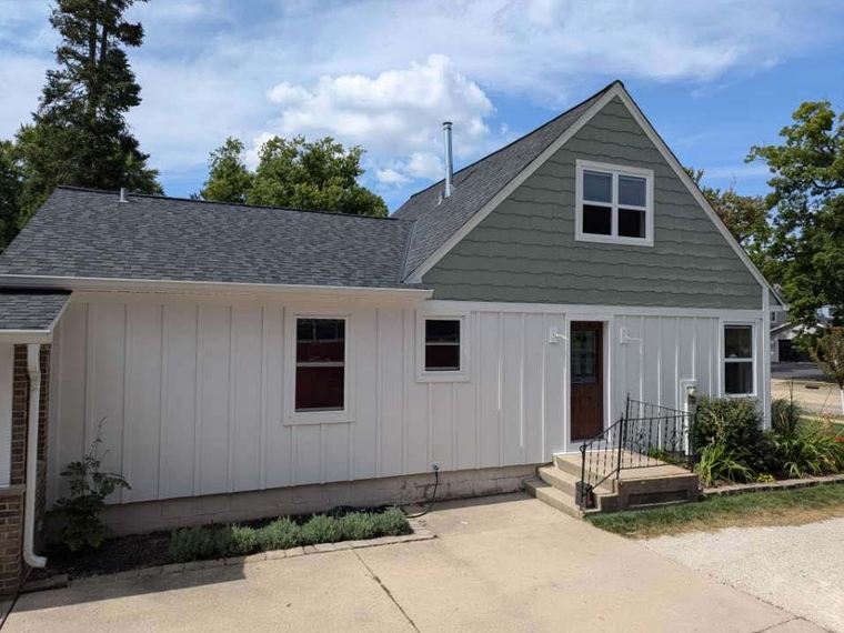 Completed cape cod style home siding project
