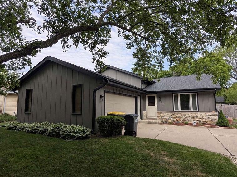 Completed ranch home siding project